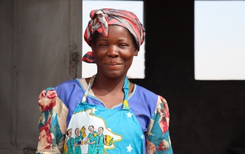 Loveness Volontaria sorridente