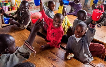 Adotta una classe di 32 bambini per un intero anno scolastico