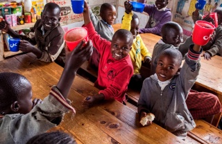 Adotta una classe di 32 bambini per un intero anno scolastico
