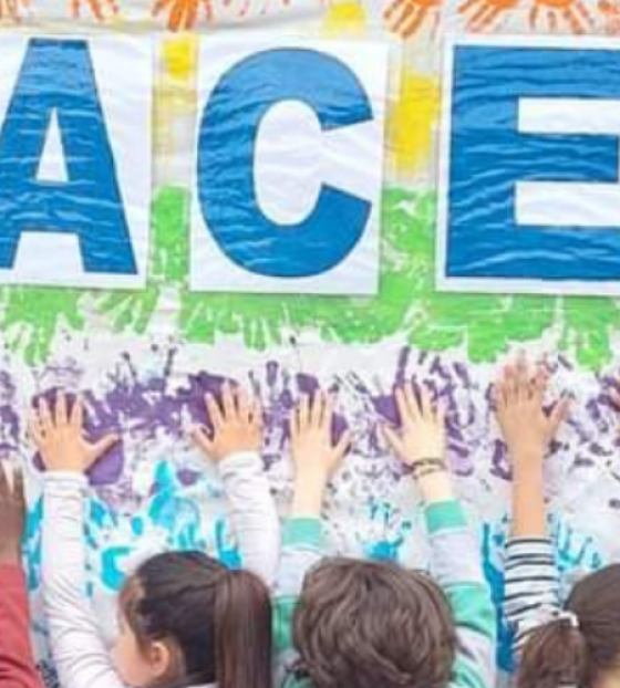 Bambini a scuola_manifestazione per la pace