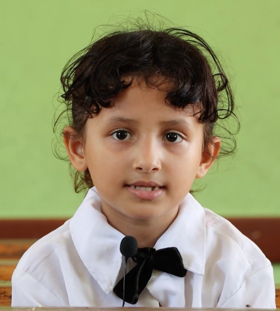 Saleha, una ragazza che riceve cibo da Mary's Meals nello Yemen.