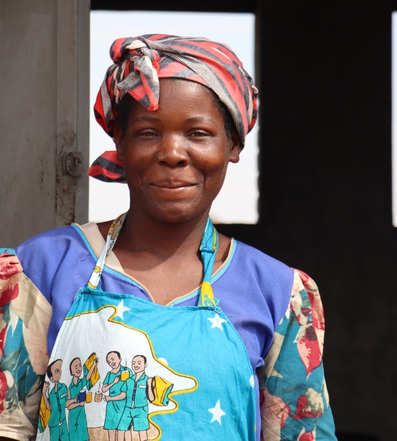 Loveness Volontaria sorridente