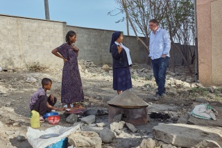 Image of Magnus & Sister Medhin talking with a mother and her child.