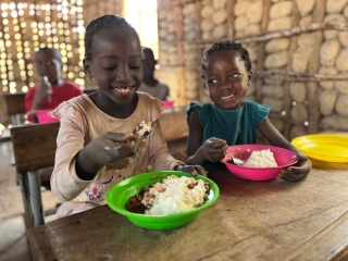 girls eating Mary's Meals in Mozambique
