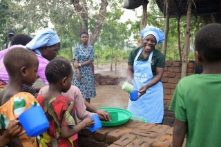L'approccio comunitario all'alimentazione scolastica che guida Mary's Meals 