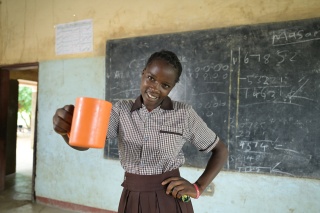 Incoraggiare i bambini a frequentare la scuola in Zambia 