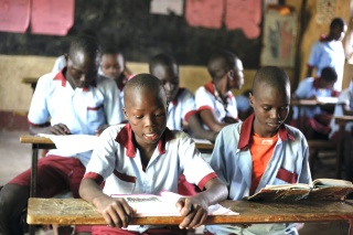 Alunni concentrati a scuola-aziende